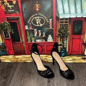 LC Lauren Conrad Black Heels with Leather Finish and Cut-out Detail